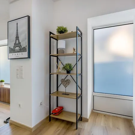 Romy Apartman Reischach